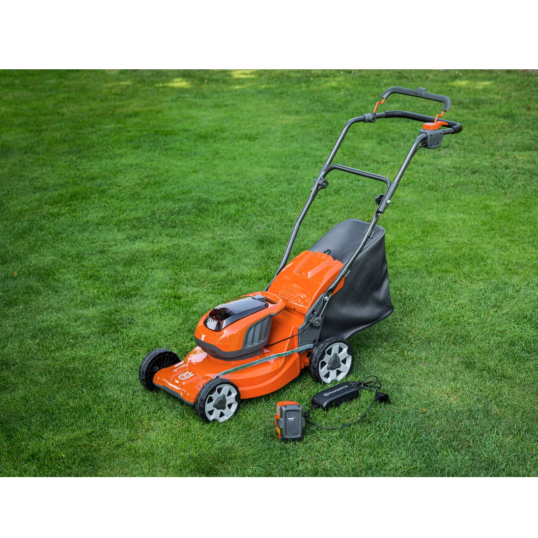 HUS_970500904_3 Μηχανή Γκαζόν Husqvarna LC137i με μπαταρία