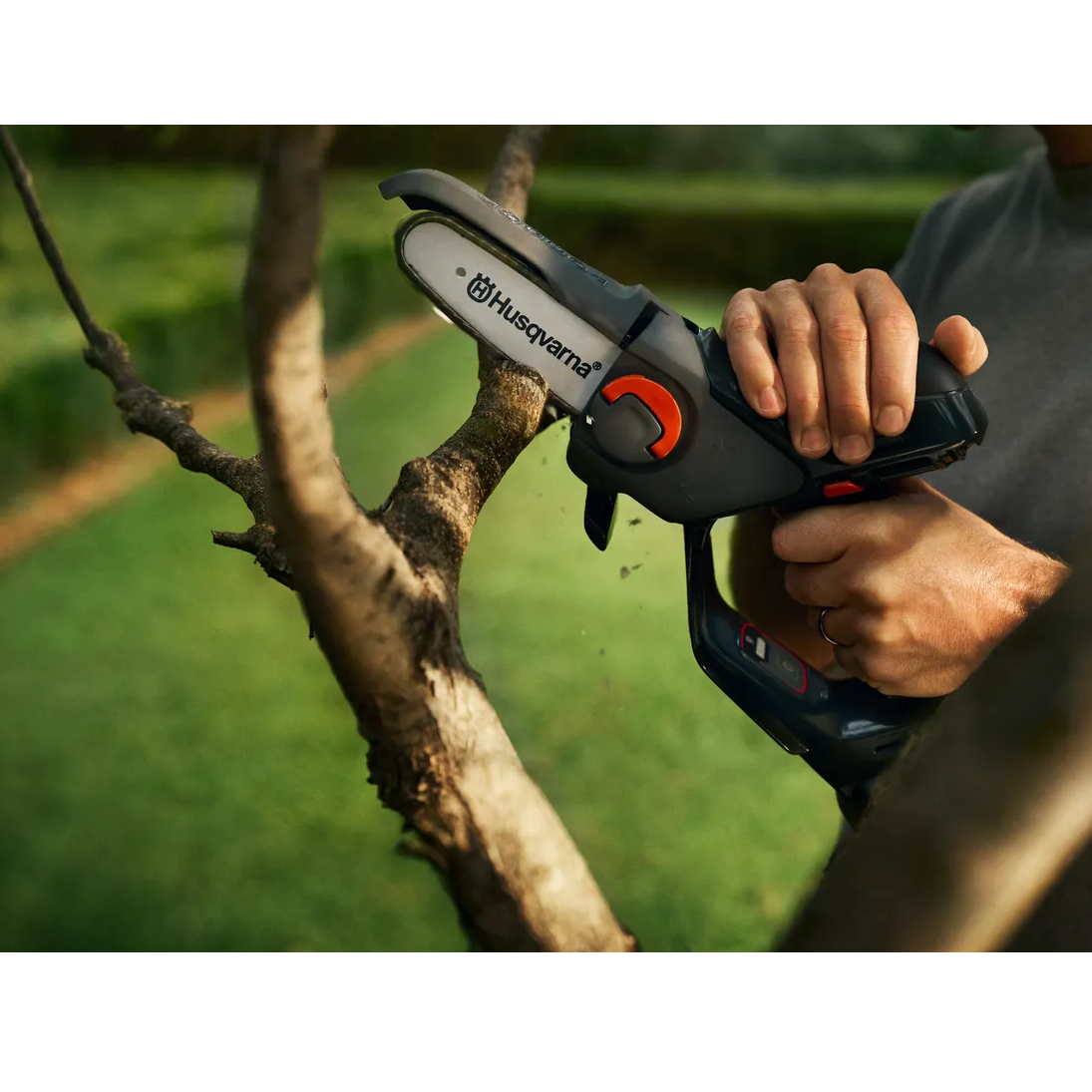 HUS_970621305_1 Πριόνι Husqvarna Aspire P5 με μπαταρία