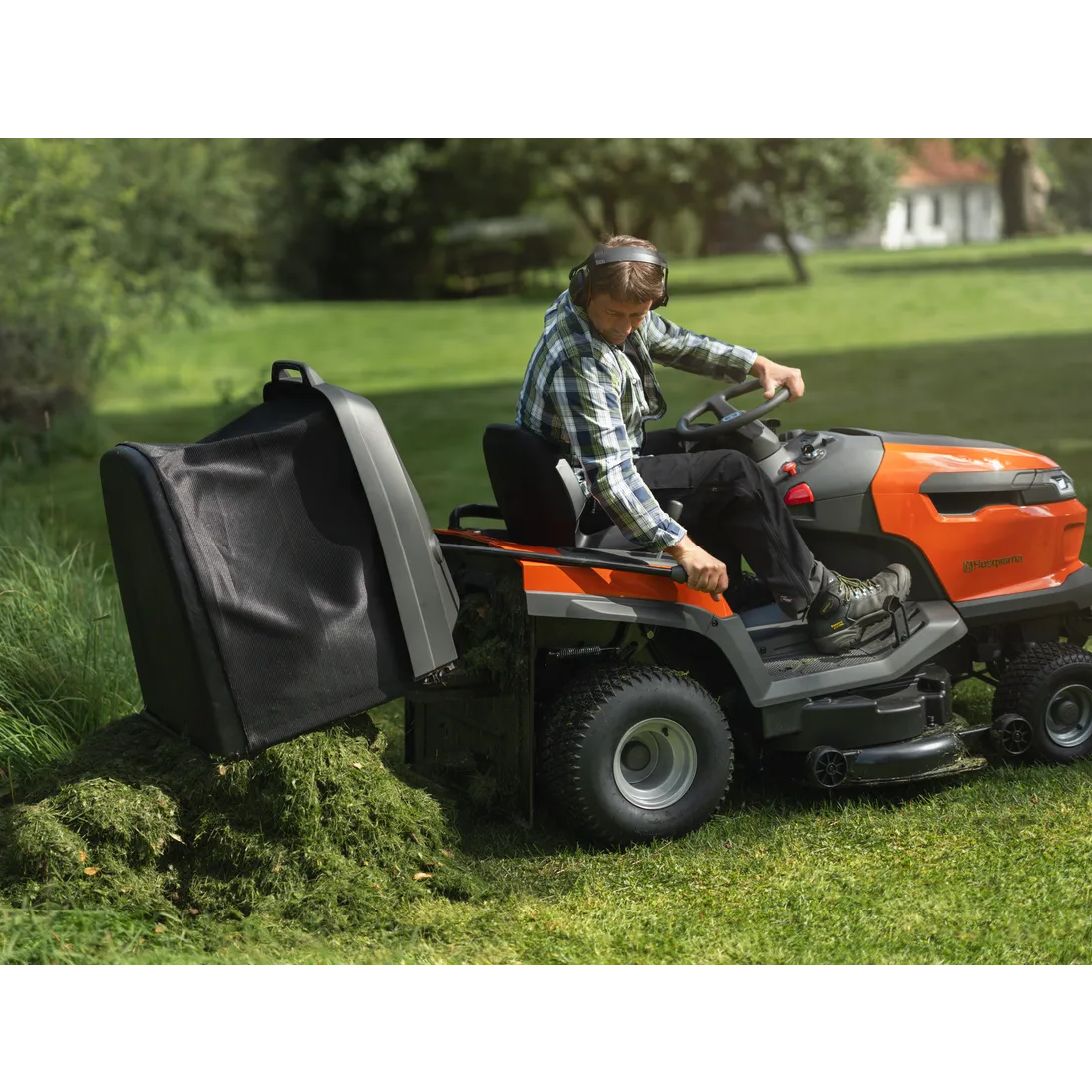 HUS_970727801_1 Τρακτέρ γκαζόν Husqvarna TC220T