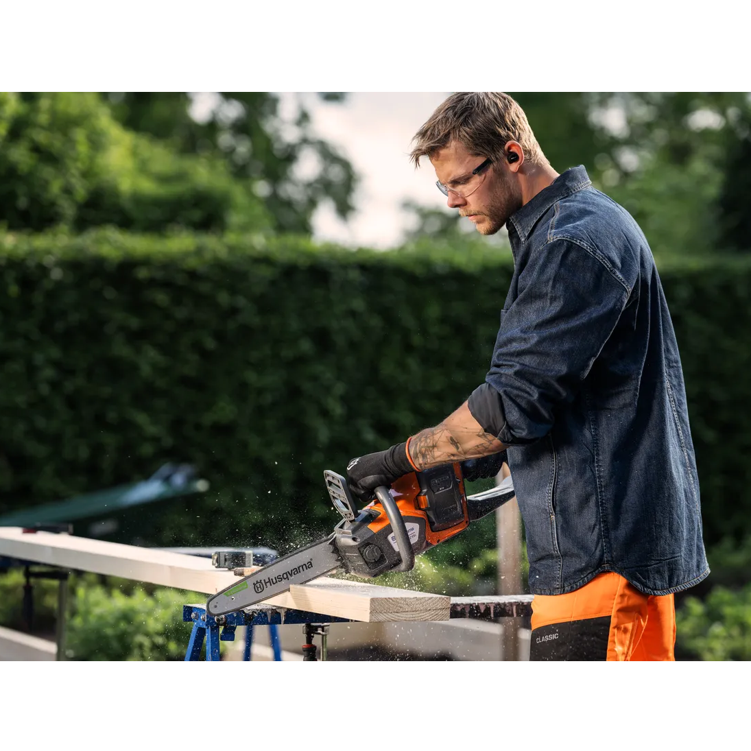 HUS_970792004_2 Σετ Αλυσοπρίονο Husqvarna 215i με μπαταρία
